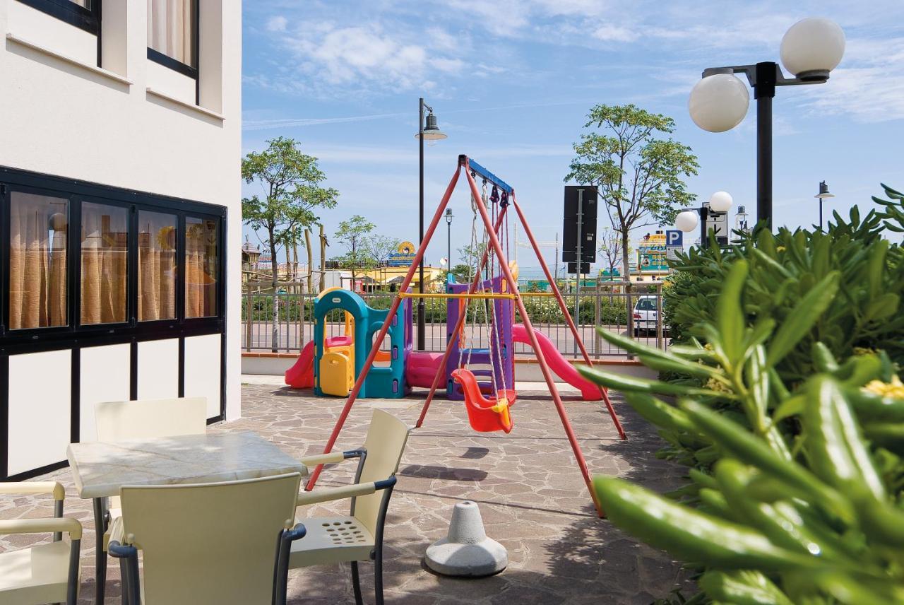 Little Hotel Cesenatico Εξωτερικό φωτογραφία