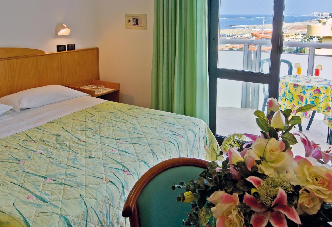 Little Hotel Cesenatico Εξωτερικό φωτογραφία