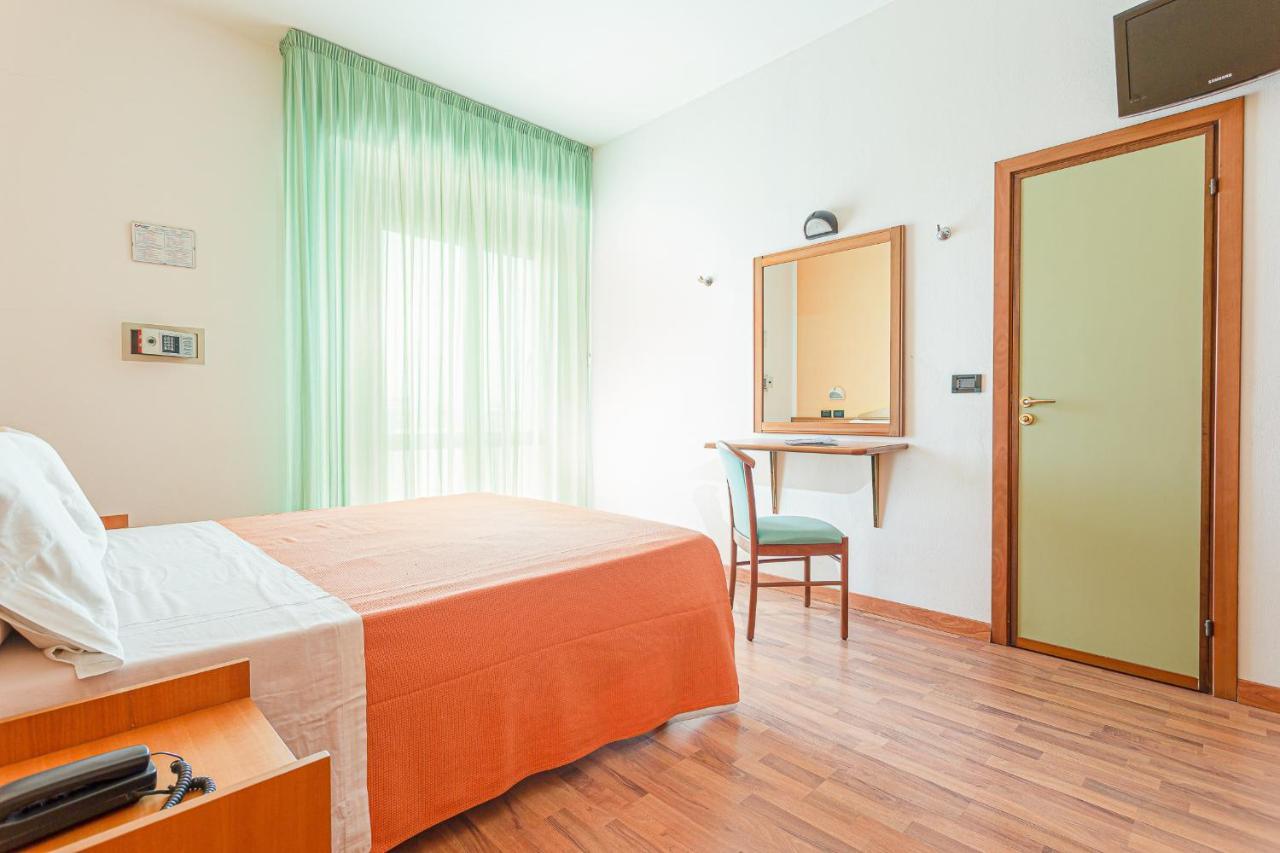 Little Hotel Cesenatico Εξωτερικό φωτογραφία